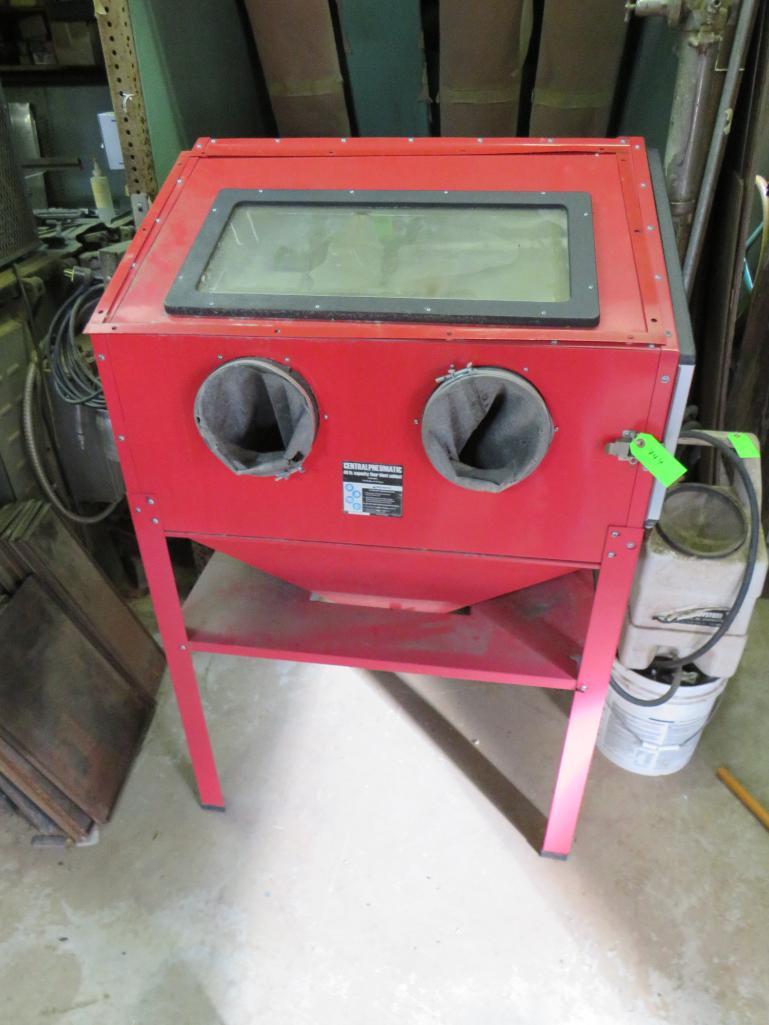 Central Pneumatic 40 lb Sandblasting Proxibid