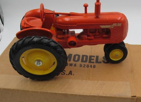Scale Models Diecast CO-OP E4 Tractor