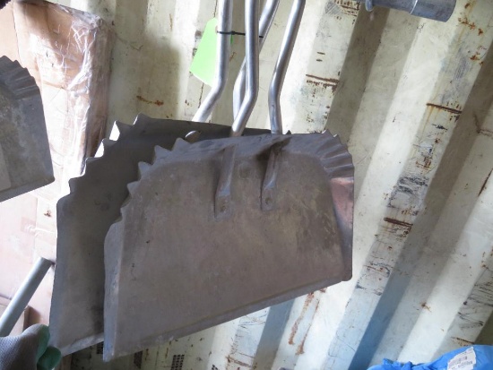 (2) 16" Metal Dust Pans