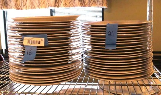 (45) Strawberry Street 10.5" Plates