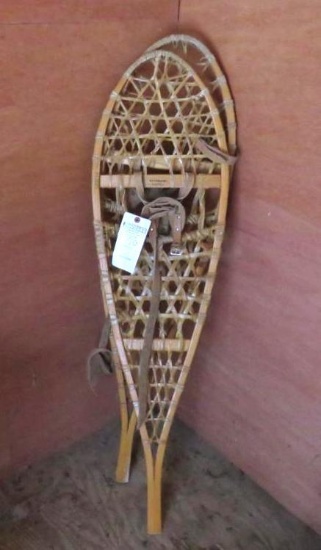Pair of Vermont Tubbs Snowshoes