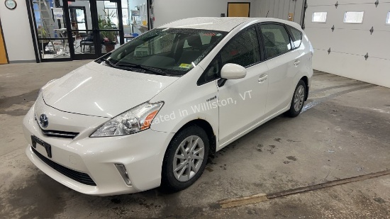 2013 Toyota Prius v Two I4, 1.8L