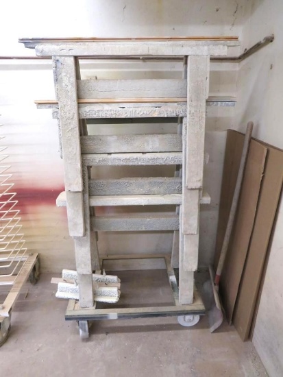 (4) Sawhorses on Metal Stand
