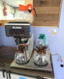 Bunn VP17 Coffee Maker w/ (5) Pots