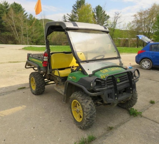 2015 John Deere Gator 825i UTV