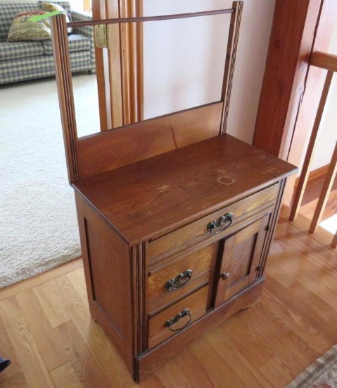 Oak Commode w/Towel Bar