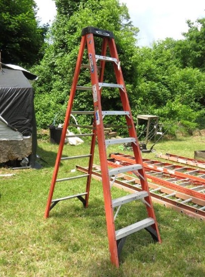 Werner 8' Fiberglass Stepladder