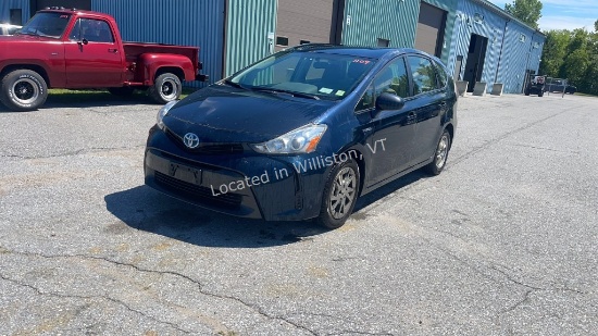 2017 Toyota Prius v Two I4, 1.8