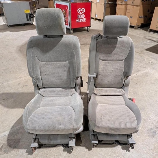 (2) Toyota Sienna Middle Row Seats