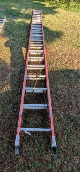 Louisville 40' Fiberglass Ladder