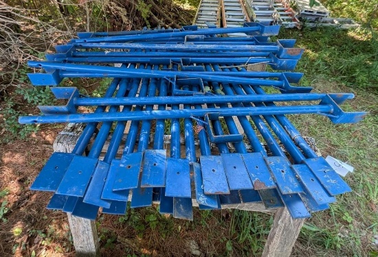 (27 +/-) Scaffolding Wall Bracket