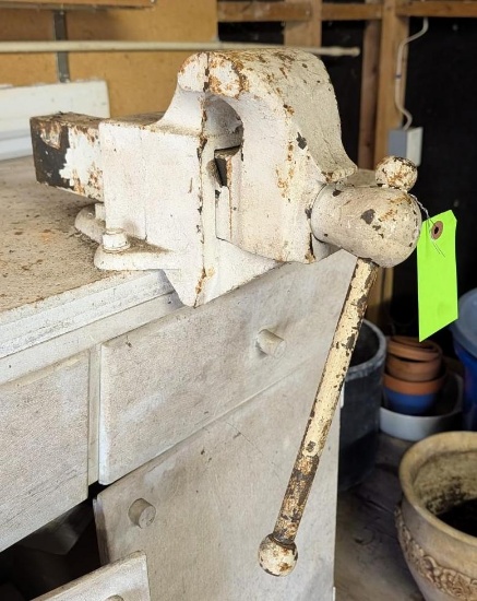 Trojan No.704 4" Bench Mount Vise