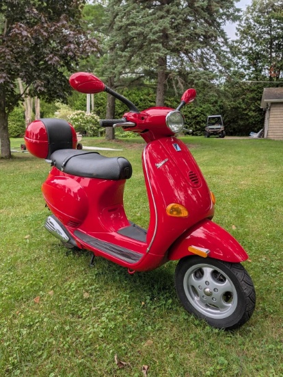 Piaggio Vespa ET2 Scooter