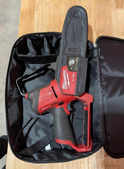 Milwaukee FUEL Hatchet 6" Pruning Saw