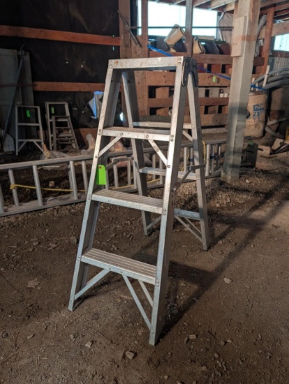 4' Double Aluminum Sided Step Ladder
