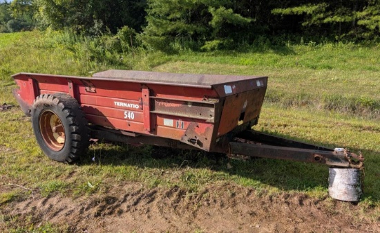 International 540 Manure Spreader