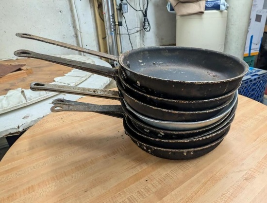 (8) 10.5" dia. Aluminium Skillets