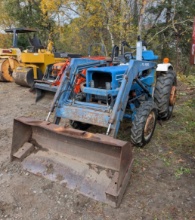 Ford 1700 4WD Tractor w/ 770 Loader