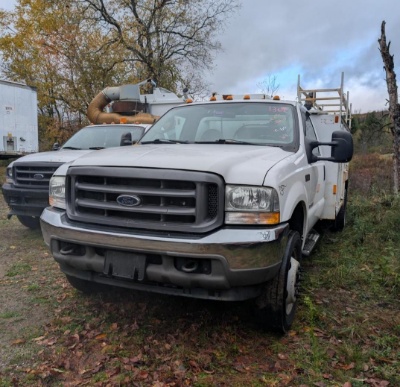 2004 Ford F550 XL Work Truck