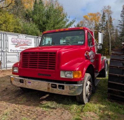 1998 IH4700 4x2 Tow Truck