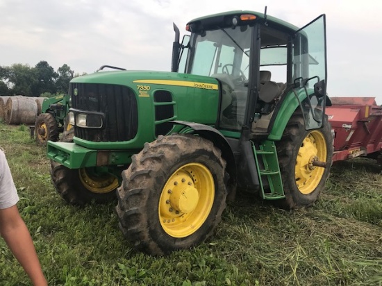 John Deere 7330