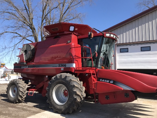 2004 Case IH 2366 Combine
