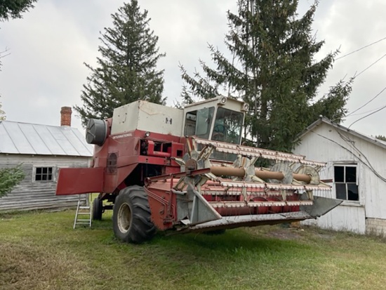 IH 815 Combine w/ Corn & Grain Heads