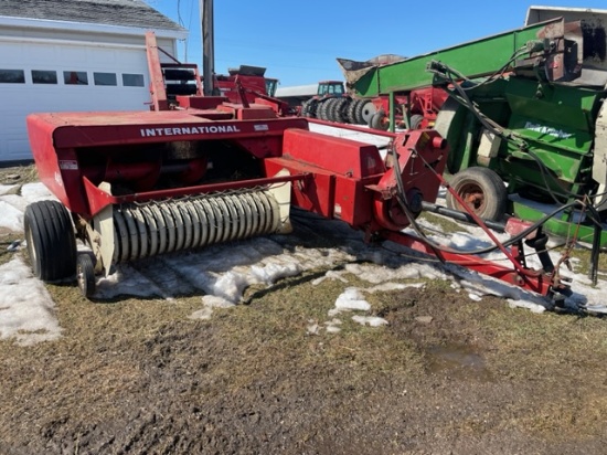 International 445 Square Baler