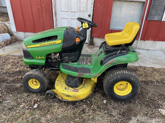 John Deere LA115 Riding Lawn Mower