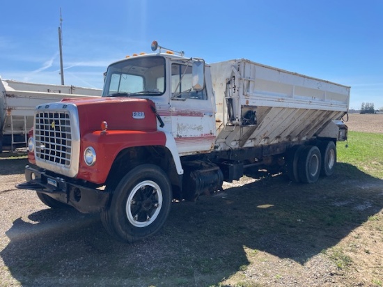 Ford 9000 Truck