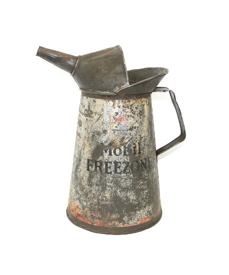 Vintage Metal Mobil "Freezone" 1 Gallon Oil Can with Spout and Handle. Spco