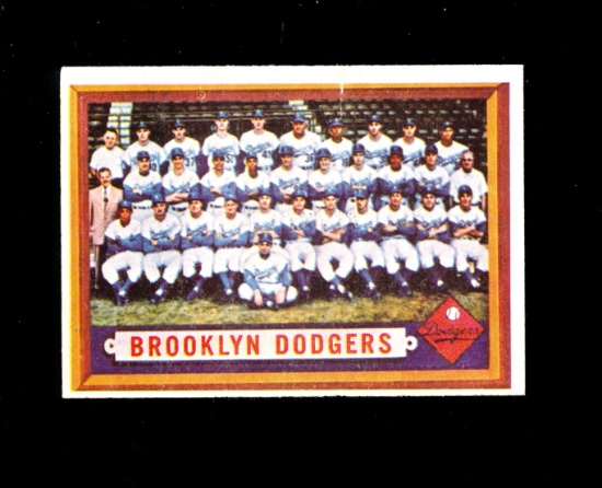 1957 Topps Baseball Card #324 Brooklyn Dodgers Team. Has Crease on front To