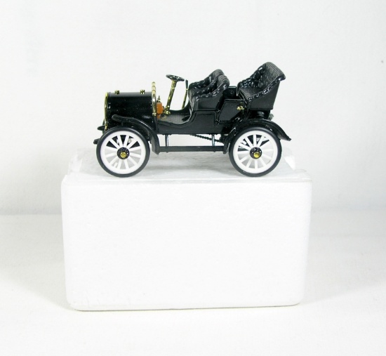 Diecast Replica of 1904 Buick from National Motor Museum Mint 1/32 Scale