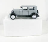 Diecast Replica of 1926 Pontiac Coach From National Motor Museum Mint 1/32