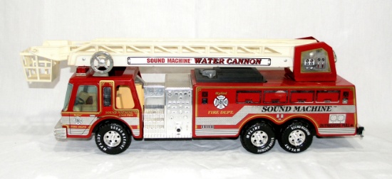 1980s Nylint Toy Sound Machine Water Cannon Fire Truck. Ladder Works Great.