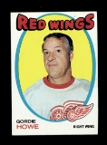 1971 Topps Hockey Card #70 Hall of Famer Gordy Howe Detroit Red Wings