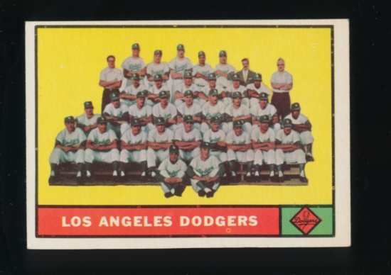 1961 Topps Baseball Card #86 Los Angeles Dodgers Team