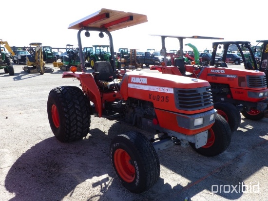 KUBOTA M4700 CANOPY 2WD