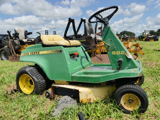 JOHN DEERE S82