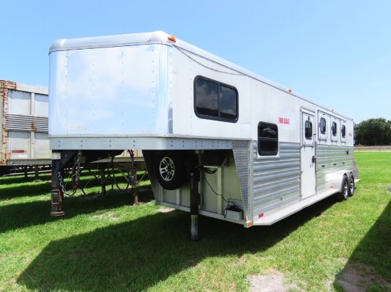 2016 Trailers USA 25' Livestock Trailer