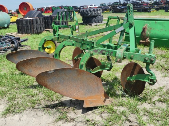 John Deere 3314