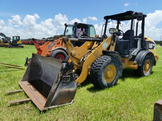 2015 Cat 906M