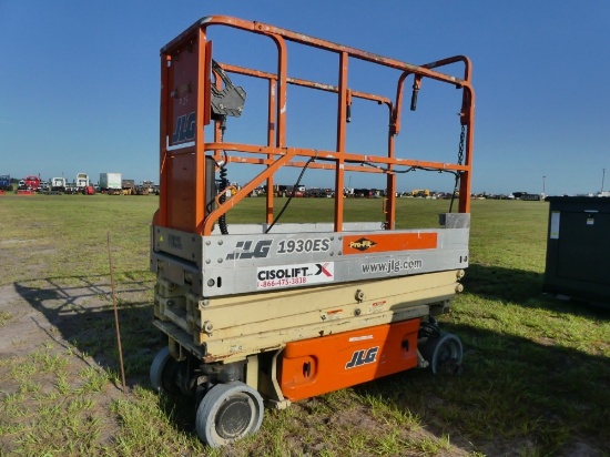 JLG Scissor Lift