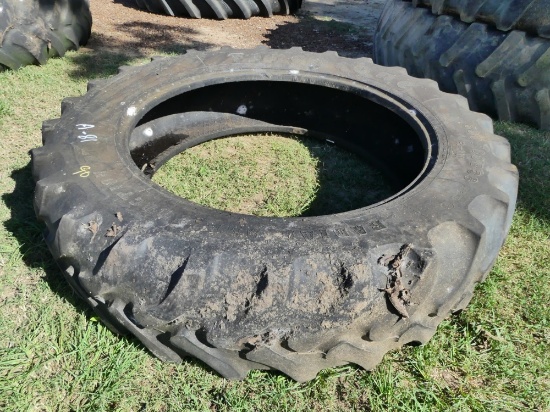 (1) 380/80R38 Tire