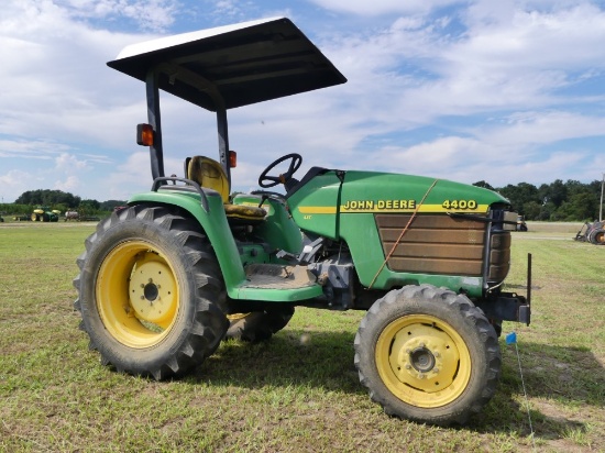 John Deere 4300