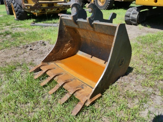 John Deere 34" Mini Excavator Bucket