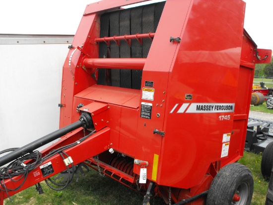 MASSEY FERGUSON 1745 BALER WITH MONITOR & OWNERS MANUAL(IN OFFICE)