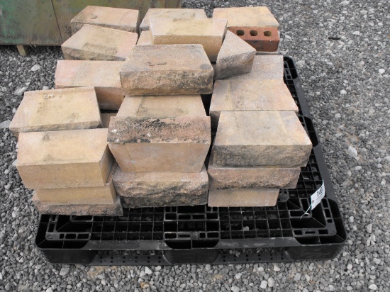 PALLET OF LANDSCAPING STONES