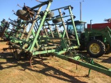 JD 980 field cultivator