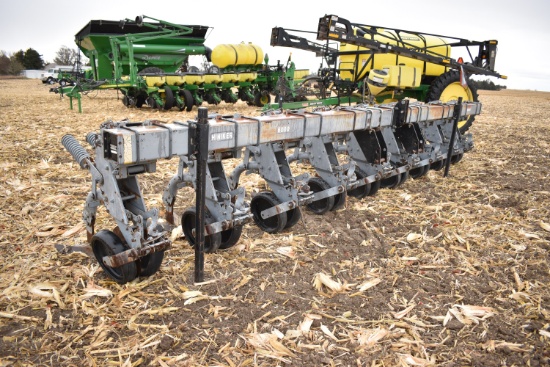 Hiniker 6000 8R30 cultivator, newer plow sheers